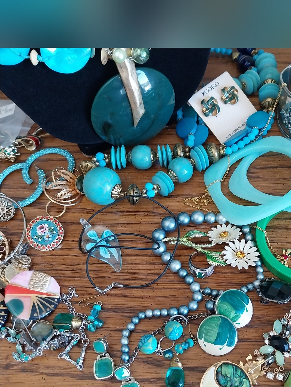 Assorted Turquoise & Gold Jewelry Lot - Picture 6 of 9